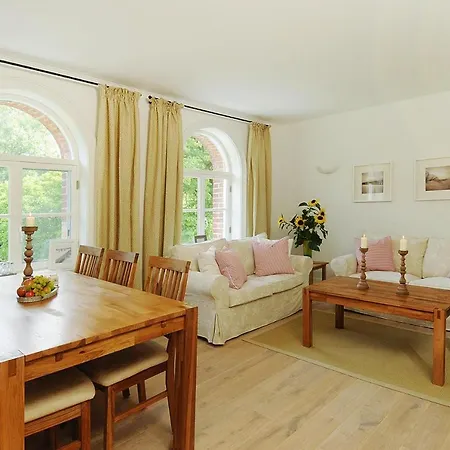 度假居 Gutshaus Zicker In Garz *